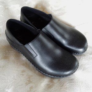 Spring Step Black Professional Manila Slip-On Shoe Like New 9